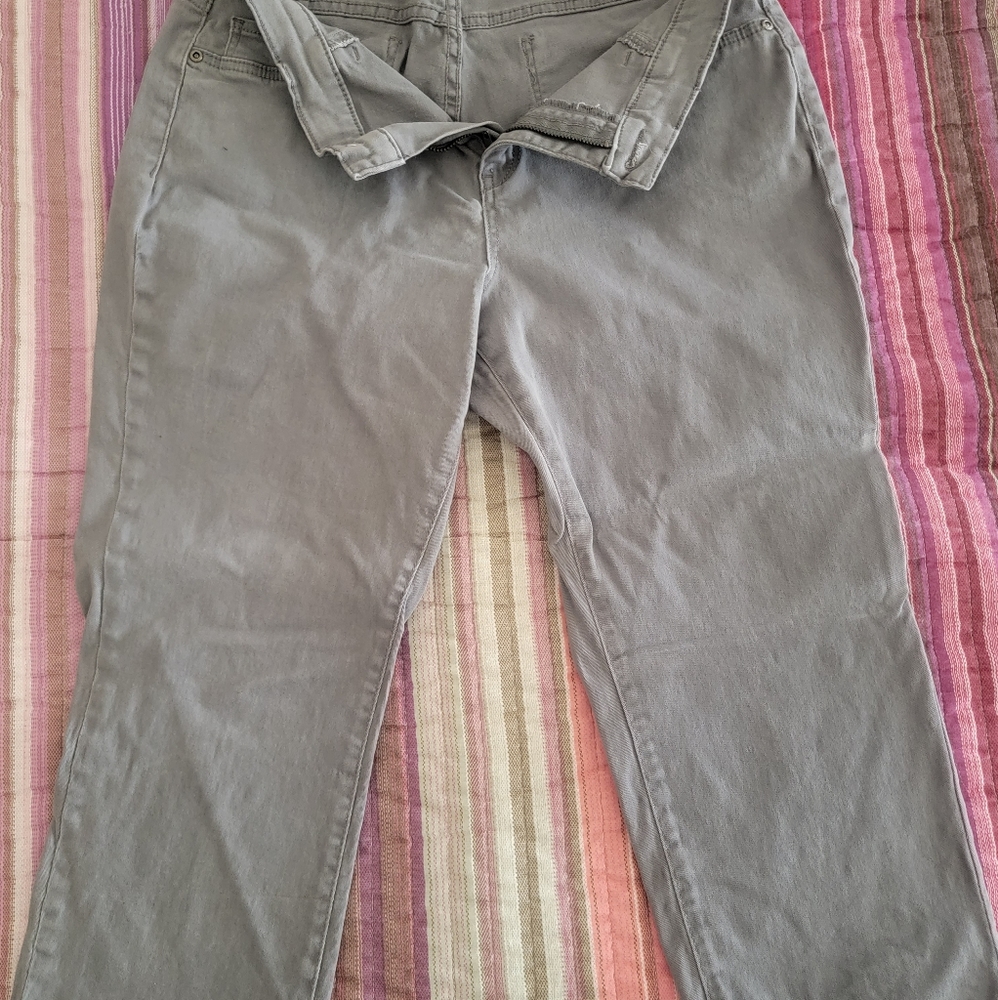 Soho gray Capri Jeans